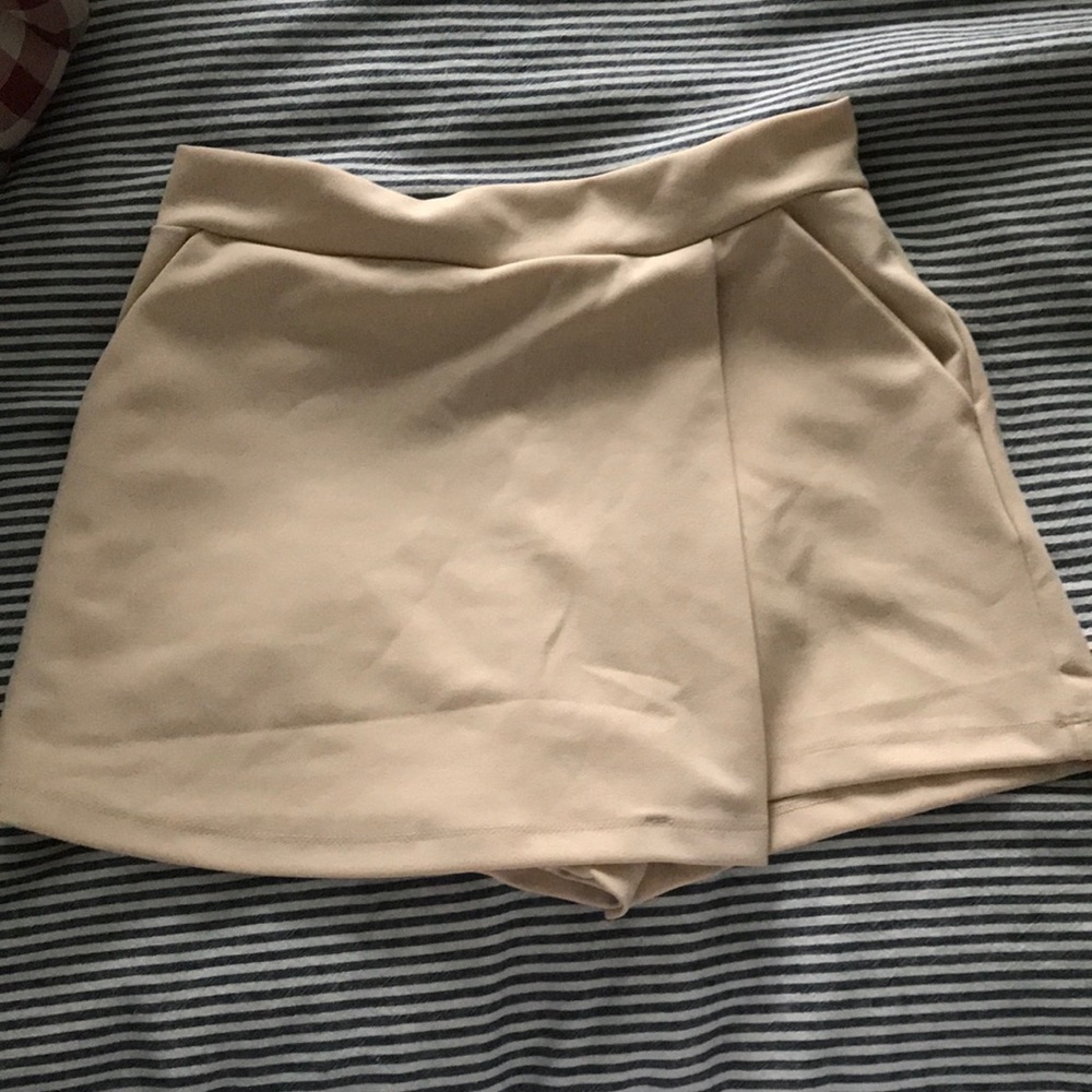 Size L tan F21 skort